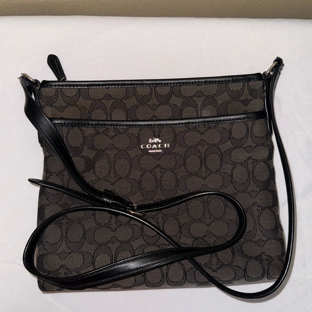 Coach Crossbody Signature Canvas Gray & Black